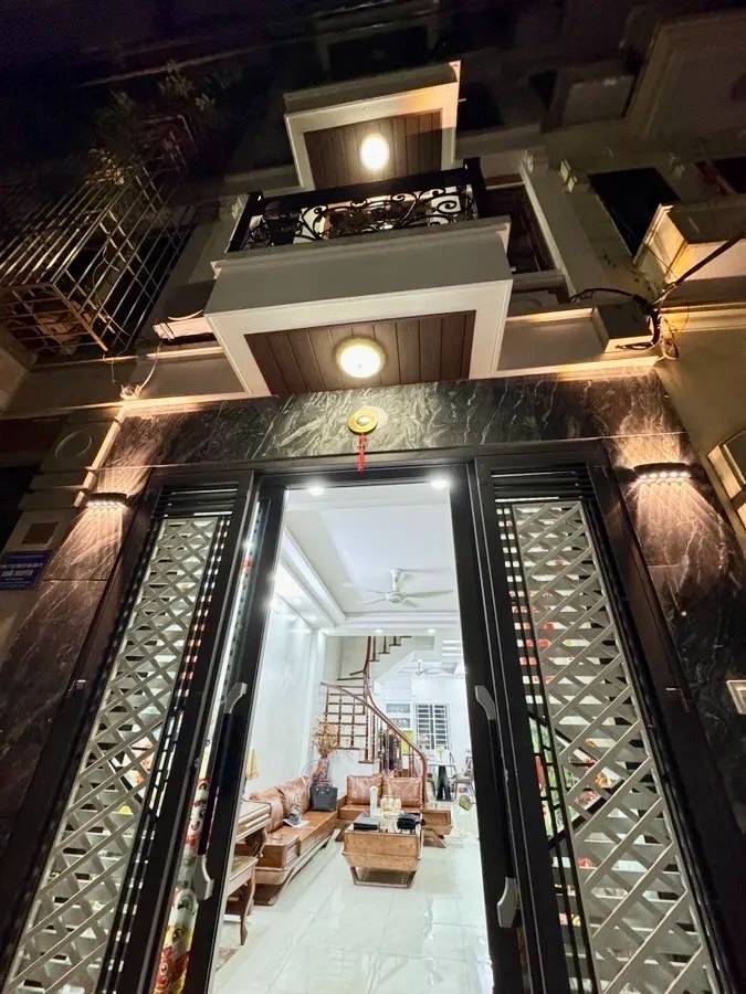 Bán nhà phân lô Giải Phóng, 50m² x 4 tầng, ngõ ô tô, gần hồ, thiết kế hiện đại